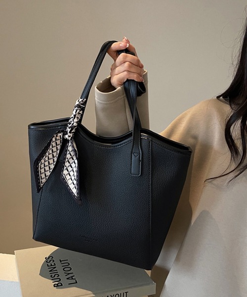 Lace Ladies(レースレディース)の「スカーフ付き レザー調 パイピング スクエア トートバッグ(トートバッグ・レディース・アイボリー/ブラウン/ブラック/ベージュ・FREE)」の3枚目の写真