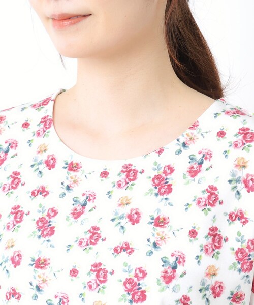 LAURA ASHLEY(ローラアシュレイ)の「【接触冷感/コットン100%】アルバティーン柄 Tシャツ(Tシャツ/カットソー・レディース・ネイビー系/ホワイト系3・38/40)」の7枚目の写真