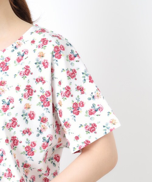 LAURA ASHLEY(ローラアシュレイ)の「【接触冷感/コットン100%】アルバティーン柄 Tシャツ(Tシャツ/カットソー・レディース・ネイビー系/ホワイト系3・38/40)」の6枚目の写真