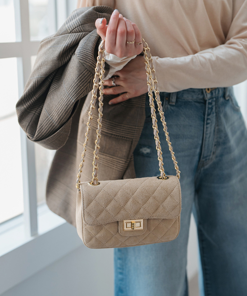 Spick & Span（スピックアンドスパン）の「AULENTTI/オウレンティ キルティングバッグ（ショルダーバッグ・レディース・ベージュ/チャコールグレー・FREE）」の2枚目の写真