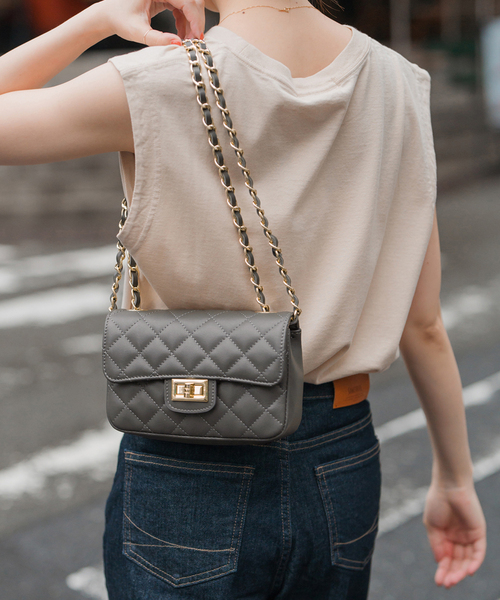 Spick & Span（スピックアンドスパン）の「AULENTTI/オウレンティ キルティングバッグ（ショルダーバッグ・レディース・ベージュ/チャコールグレー・FREE）」の20枚目の写真