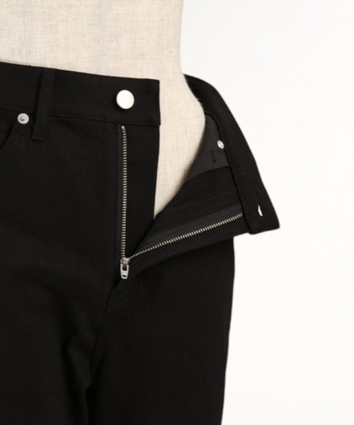 RUIRUE BOUTIQUE（ルイルエブティック）の「フレアデニムパンツ（デニムパンツ・レディース・ブラック・マルチサイズ）」の7枚目の写真