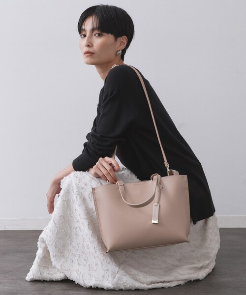 OPAQUE.CLIP（オペークドットクリップ）の「【2WAY／名品】バイカラー3層ミドルトートバッグ（トートバッグ・レディース・ベージュ系4/ピンク系その他2/チャコール/ブラウン系その他5/ブラック系4/ブルー系7・00）」の4枚目の写真