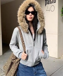 GEMEDA（ジェメダ）の「フェイクファーフード付きジップパーカー（パーカー・レディース）」