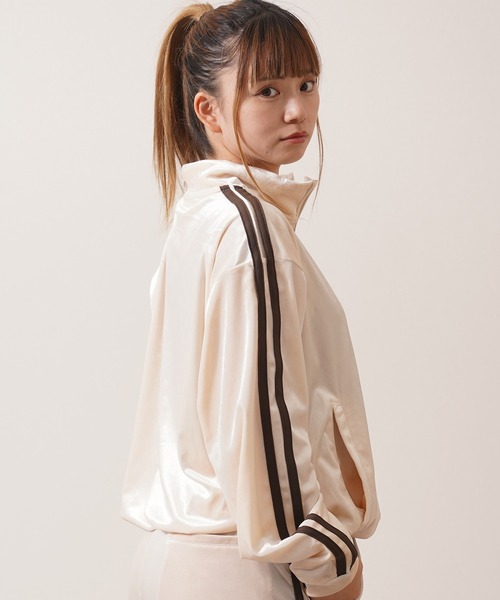 1111clothing(ワンフォークロージング)の「【セットアップ 対応】サイドライン ベロア トラックジャケット / Side Line Velour Track Jacket(ジャージ・メンズ・ブラック/ブラウン/アイボリー・M/L)」の9枚目の写真
