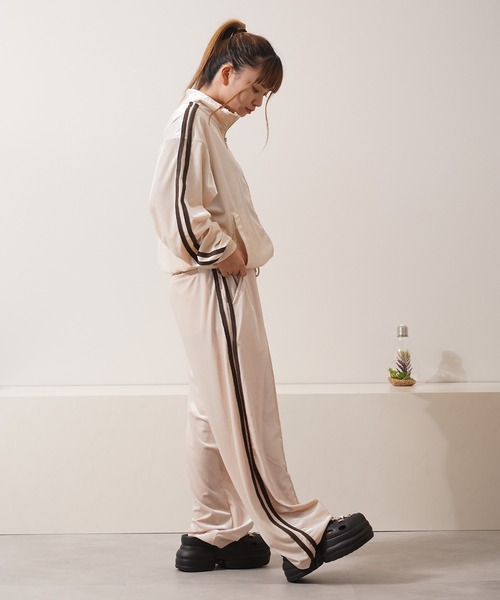 1111clothing(ワンフォークロージング)の「【セットアップ 対応】サイドライン ベロア トラックジャケット / Side Line Velour Track Jacket(ジャージ・メンズ・ブラック/ブラウン/アイボリー・M/L)」の13枚目の写真