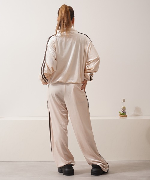 1111clothing(ワンフォークロージング)の「【セットアップ 対応】サイドライン ベロア トラックジャケット / Side Line Velour Track Jacket(ジャージ・メンズ・ブラック/ブラウン/アイボリー・M/L)」の14枚目の写真