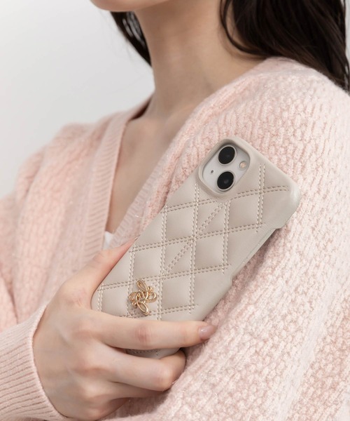 RANDA（ランダ）の「キルティングスマートフォンケース（スマホケース/カバー・レディース・ブラック/クリーム/ピンク/ライトグレー・iPhone 15/iPhone 14/iPhone 16/iPhone 13/iPhone 16 Pro/iPhone 15 Pro/iPhone 13 Pro/iPhone 14 Pro/iPhone 17/iPhone Air/iPhone 17 Pro）」の3枚目の写真