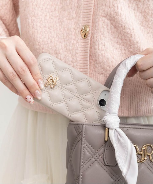 RANDA（ランダ）の「キルティングスマートフォンケース（スマホケース/カバー・レディース・ブラック/クリーム/ピンク/ライトグレー・iPhone 15/iPhone 14/iPhone 16/iPhone 13/iPhone 16 Pro/iPhone 15 Pro/iPhone 13 Pro/iPhone 14 Pro/iPhone 17/iPhone Air/iPhone 17 Pro）」の12枚目の写真