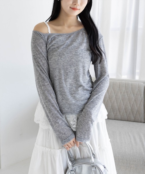 clear（クリア）の「サイドシャーリングワンショルカットソー＆レースキャミセット［韓国ファッション ガーリー］（Tシャツ/カットソー・レディース・ブラック/杢グレー/アイボリー/グリーン/ブラウン・F）」の3枚目の写真