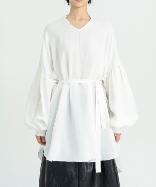 Bshop（ビショップ）の「eunoia | Vネック オーバーサイズ ブラウス WOMEN（シャツ/ブラウス・レディース・ブラック/ホワイト・ONE）」の9枚目の写真