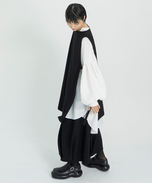 Bshop（ビショップ）の「eunoia | Vネック オーバーサイズ ブラウス WOMEN（シャツ/ブラウス・レディース・ブラック/ホワイト・ONE）」の12枚目の写真