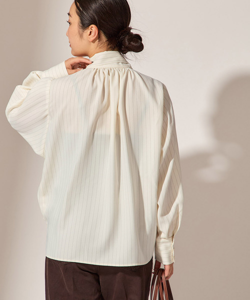 A PUPIL（アピューピル）の「【A PUPIL/ア ピューピル】BIG BT BL STRIPES：ブラウス（シャツ/ブラウス・レディース・ホワイト・MEDIUM）」の2枚目の写真