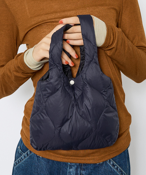 TAION(タイオン)の「【TAION / タイオン】ミリタリー エコ ダウンバッグS/コンパクト/サブバッグ/ユニセックス/【WEB限定】(トートバッグ・メンズ・ブラック/ダークネイビー/その他1/カーキ・フリー)」の3枚目の写真