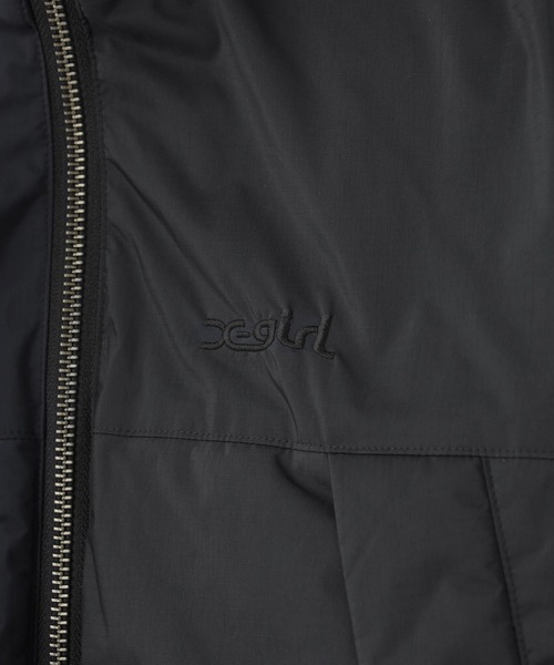 NANGA(ナンガ)の「X-girl × NANGA PUFFER JACKET(ナイロンジャケット・レディース・ベージュ/ブラック・S/M)」の7枚目の写真
