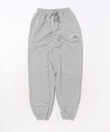 BILLABONG（ビラボン）の「BILLABONG キッズ ARCH LOGO SWEAT PANT セットアップボトムス 【2025年秋冬モデル】/ビラボンキッズロゴワンポイントウエストゴムスウェットパンツ（スウェットパンツ）」