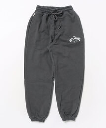 BILLABONG（ビラボン）の「BILLABONG キッズ ARCH LOGO SWEAT PANT セットアップボトムス 【2025年秋冬モデル】/ビラボンキッズロゴワンポイントウエストゴムスウェットパンツ（スウェットパンツ）」