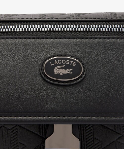 LACOSTE（ラコステ）の「モノグラム エンボスレザーミニショルダーバッグ（メッセンジャーバッグ・メンズ・ブラック・FREE）」の6枚目の写真