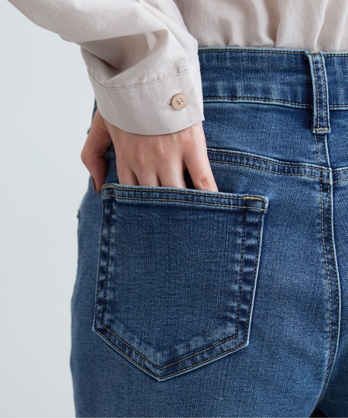 BELLUNA PLUS(ベルーナ)の「やわらかストレッチデニムスリムパンツ68(その他パンツ・レディース・ライトブルー/ネイビー/ブルー・X-LARGE/LARGE/MEDIUM/SMALL)」の8枚目の写真