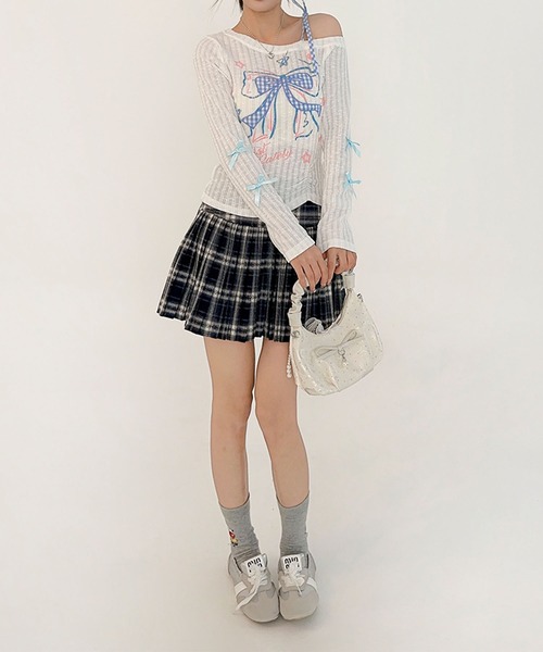 HOOK(フック)の「HOOK for girls リボン刺繍×レースアップ オフショル ロングスリーブトップス(Tシャツ/カットソー・レディース・ブラック/ホワイト・MEDIUM/SMALL)」の19枚目の写真