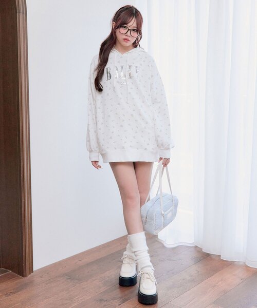 OLIVE des OLIVE（オリーブデオリーブ）の「スパンコールフードパーカー（パーカー・レディース・オフホワイト/トップグレー/スミクロ/ホワイト/ピンク・FREE）」の18枚目の写真