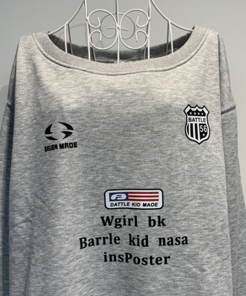 lilful（リルフル）の「アメリカンロゴプリント ビッグシルエット ワンショルダーオーバーサイズスウェット（スウェット・レディース・グレー・M/L）」の6枚目の写真