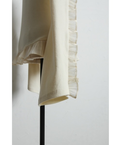 ARVELLIA(アルベリア)の「FRILL ACCENT 2-WAY TOPS(Tシャツ/カットソー・レディース・ブラック/アイボリー・M)」の11枚目の写真