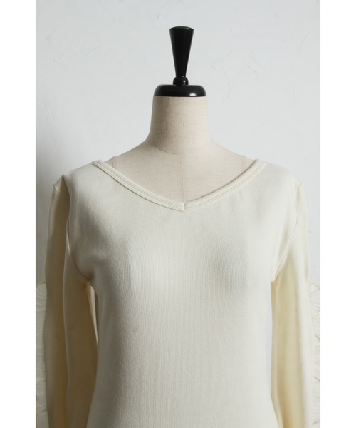 ARVELLIA(アルベリア)の「FRILL ACCENT 2-WAY TOPS(Tシャツ/カットソー・レディース・ブラック/アイボリー・M)」の12枚目の写真