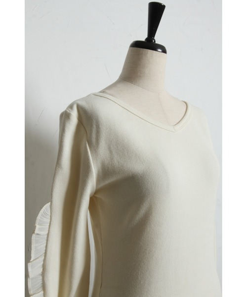 ARVELLIA(アルベリア)の「FRILL ACCENT 2-WAY TOPS(Tシャツ/カットソー・レディース・ブラック/アイボリー・M)」の13枚目の写真