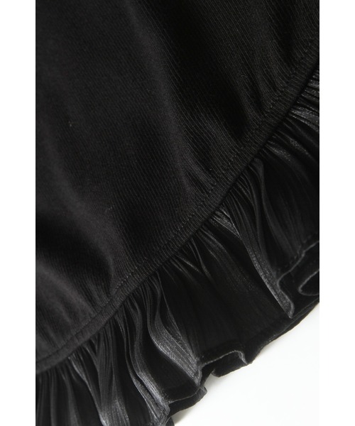 ARVELLIA(アルベリア)の「FRILL ACCENT 2-WAY TOPS(Tシャツ/カットソー・レディース・ブラック/アイボリー・M)」の14枚目の写真