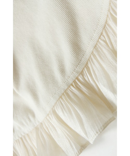 ARVELLIA(アルベリア)の「FRILL ACCENT 2-WAY TOPS(Tシャツ/カットソー・レディース・ブラック/アイボリー・M)」の15枚目の写真