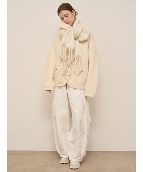 SNIDEL(スナイデル)の「ファーライクミドルニットジャケット(ノーカラージャケット・レディース・アイボリー/チャコールグレー/ミント・F)」の7枚目の写真