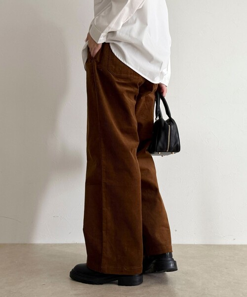 fredy emue（フレディエミュ）の「【GEVACO/ゲバコ】コーデュロイイージーワイドパンツ（その他パンツ・レディース・アイボリー/ブラック/ブルー/キャメル・38）」の4枚目の写真