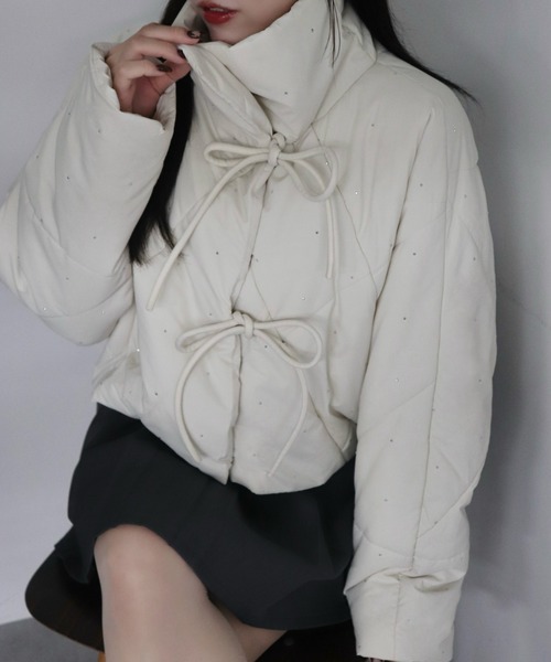 mellowneon(メロウネオン)の「2wayビジューリボンキルティングコート(ダウンジャケット/コート・レディース・ブラック/アイボリー・FREE)」の2枚目の写真