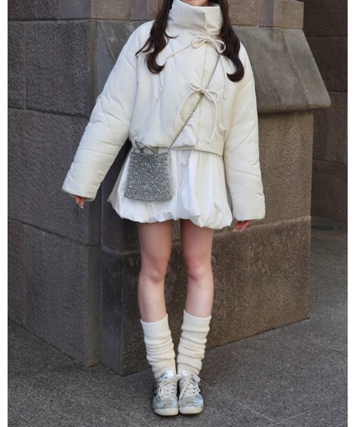 mellowneon(メロウネオン)の「2wayビジューリボンキルティングコート(ダウンジャケット/コート・レディース・ブラック/アイボリー・FREE)」の9枚目の写真