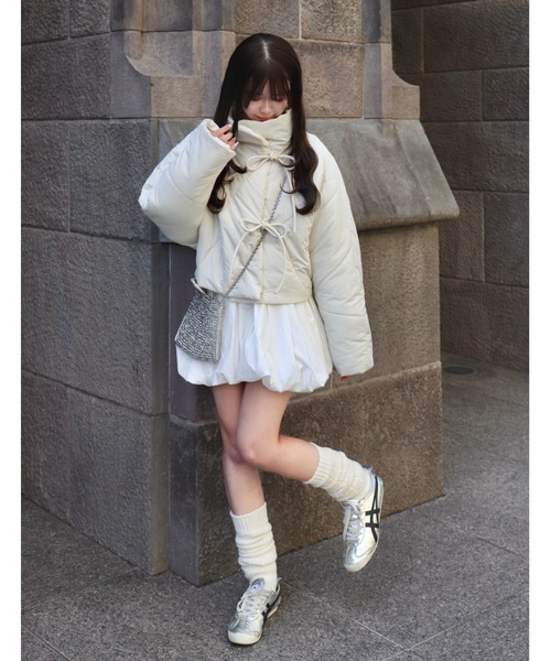 mellowneon(メロウネオン)の「2wayビジューリボンキルティングコート(ダウンジャケット/コート・レディース・ブラック/アイボリー・FREE)」の10枚目の写真