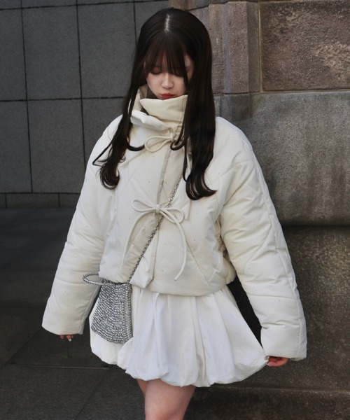 mellowneon(メロウネオン)の「2wayビジューリボンキルティングコート(ダウンジャケット/コート・レディース・ブラック/アイボリー・FREE)」の12枚目の写真