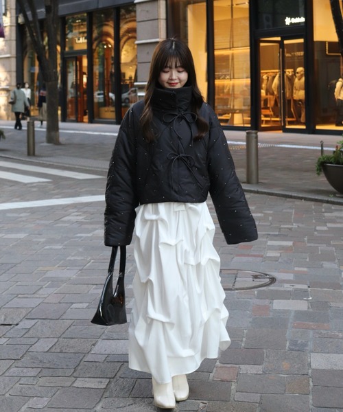 mellowneon(メロウネオン)の「2wayビジューリボンキルティングコート(ダウンジャケット/コート・レディース・ブラック/アイボリー・FREE)」の15枚目の写真