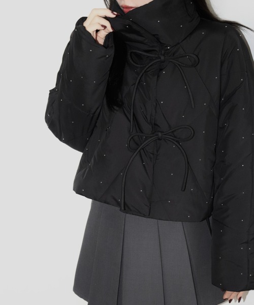 mellowneon(メロウネオン)の「2wayビジューリボンキルティングコート(ダウンジャケット/コート・レディース・ブラック/アイボリー・FREE)」の6枚目の写真