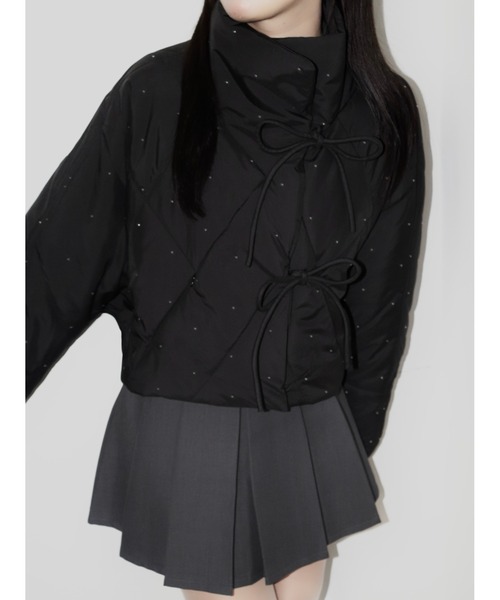 mellowneon(メロウネオン)の「2wayビジューリボンキルティングコート(ダウンジャケット/コート・レディース・ブラック/アイボリー・FREE)」の5枚目の写真