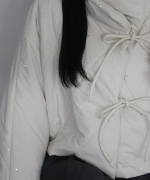 mellowneon(メロウネオン)の「2wayビジューリボンキルティングコート(ダウンジャケット/コート・レディース・ブラック/アイボリー・FREE)」の4枚目の写真