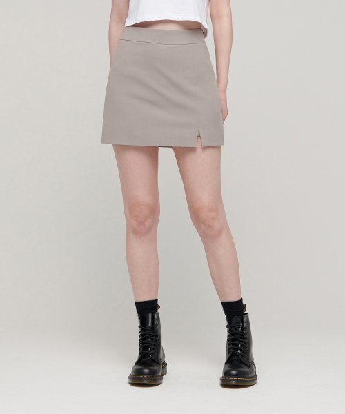 MUSINSA STANDARD WOMAN（ムシンサスタンダードウーマン）の「レディーススリットミニスコート【ライトベージュ】（スカート・レディース・その他・SMALL/MEDIUM/LARGE/X-SMALL）」の4枚目の写真