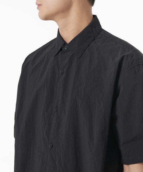 MUSINSA STANDARD（ムシンサスタンダード）の「リラックスドナイロンクリーズ半袖シャツ[ブラック]（シャツ/ブラウス・メンズ・その他・MEDIUM/LARGE/X-LARGE/XX-LARGE）」の4枚目の写真