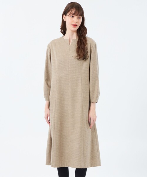 MACKINTOSH PHILOSOPHY(マッキントッシュ フィロソフィー)の「ラメサキソニーサックワンピース(ワンピース・レディース・ベージュ/グレー系その他2・38/36)」の1枚目の写真