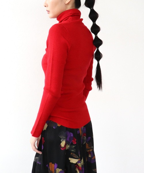 Three Four Time（ｽﾘｰﾌｫｰﾀｲﾑ）の「カラーリブタートルネックプルオーバー（ニット/セーター・レディース・オフホワイト/ブルー/ブラック/レッド・FREE）」の5枚目の写真