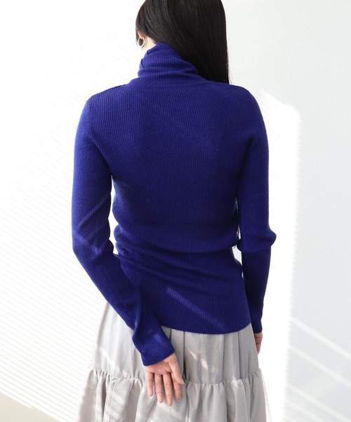 Three Four Time（ｽﾘｰﾌｫｰﾀｲﾑ）の「カラーリブタートルネックプルオーバー（ニット/セーター・レディース・オフホワイト/ブルー/ブラック/レッド・FREE）」の22枚目の写真