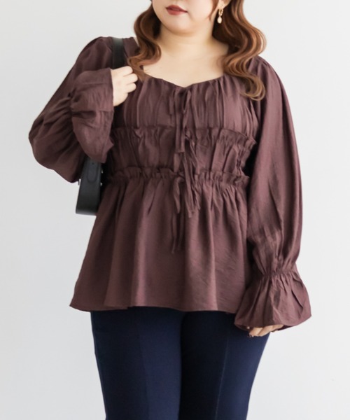 CLETTE(クレット)の「CLETTEオリジナルフロントリボンギャザーデザインブラウス(シャツ/ブラウス・レディース・オフホワイト/ワイン/ピンク・LL/3L/4L)」の3枚目の写真