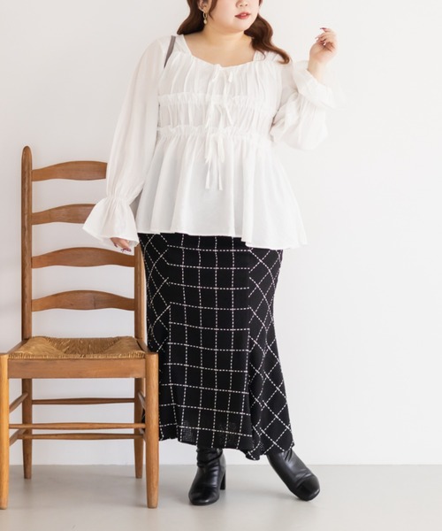 CLETTE(クレット)の「CLETTEオリジナルフロントリボンギャザーデザインブラウス(シャツ/ブラウス・レディース・オフホワイト/ワイン/ピンク・LL/3L/4L)」の5枚目の写真