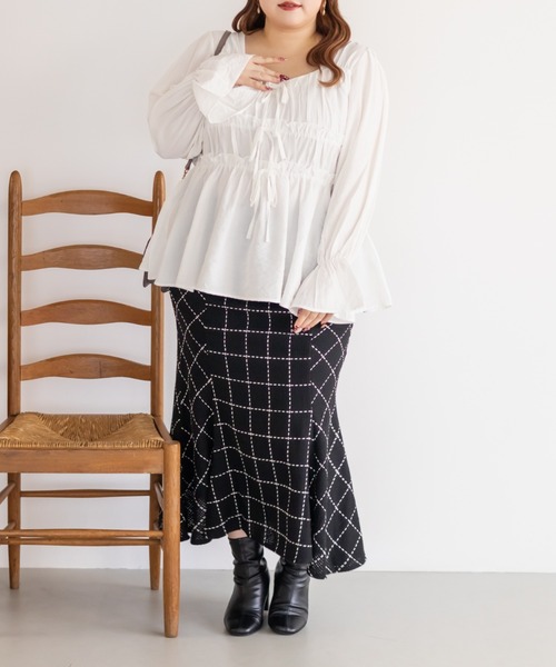 CLETTE(クレット)の「CLETTEオリジナルフロントリボンギャザーデザインブラウス(シャツ/ブラウス・レディース・オフホワイト/ワイン/ピンク・LL/3L/4L)」の6枚目の写真