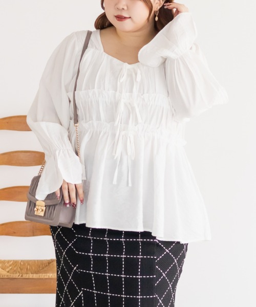CLETTE(クレット)の「CLETTEオリジナルフロントリボンギャザーデザインブラウス(シャツ/ブラウス・レディース・オフホワイト/ワイン/ピンク・LL/3L/4L)」の4枚目の写真